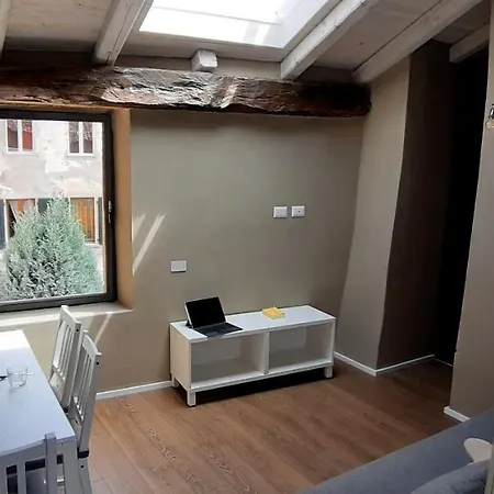Domashome Apartment *