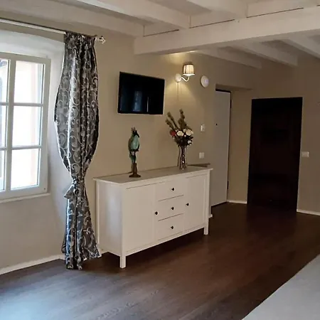 Domashome Apartment *