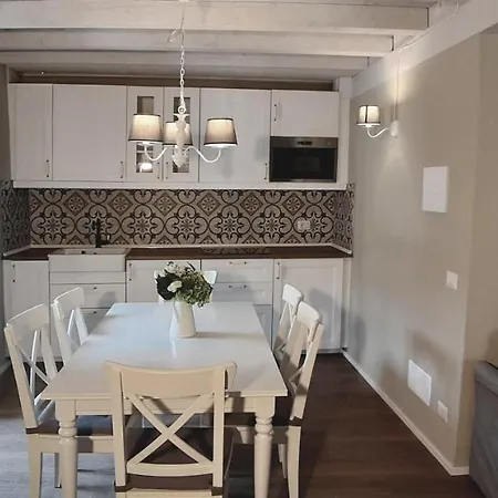 Domashome Apartment *