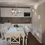 Domashome Apartment *